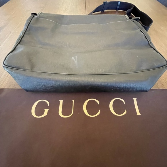 GUCCI 🔥Coated Canvas Interlocking G Monogram Large Flap Messenger Bag - Picture 5 of 16